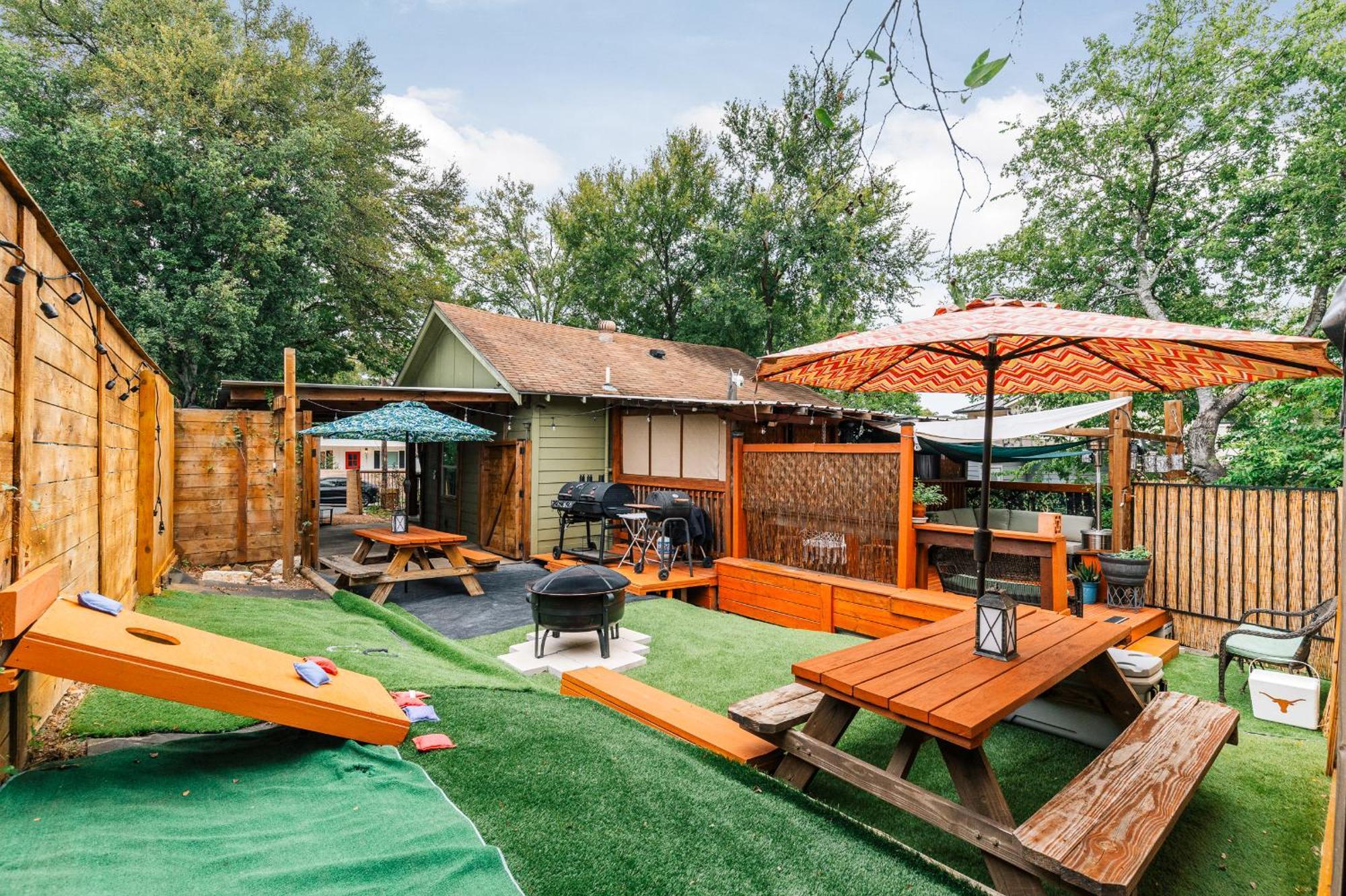 Charming Home With Patios Fireplace And Bbq Area Austin Exterior photo