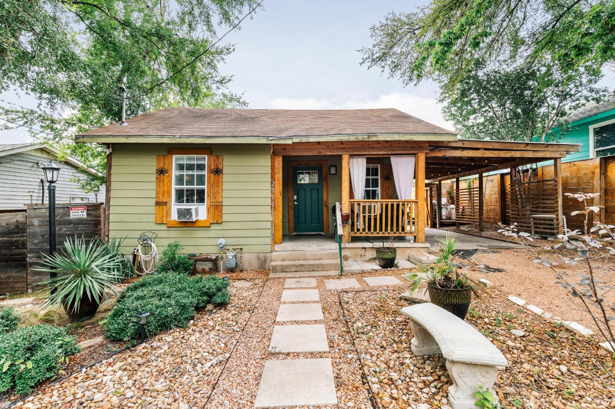 Charming Home With Patios Fireplace And Bbq Area Austin Exterior photo